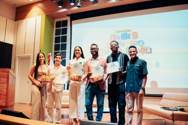 Octava edición del Panel Juventud Empoderada reúne líderes nacionales y reconoce a más de 100 jóvenes sobresalientes