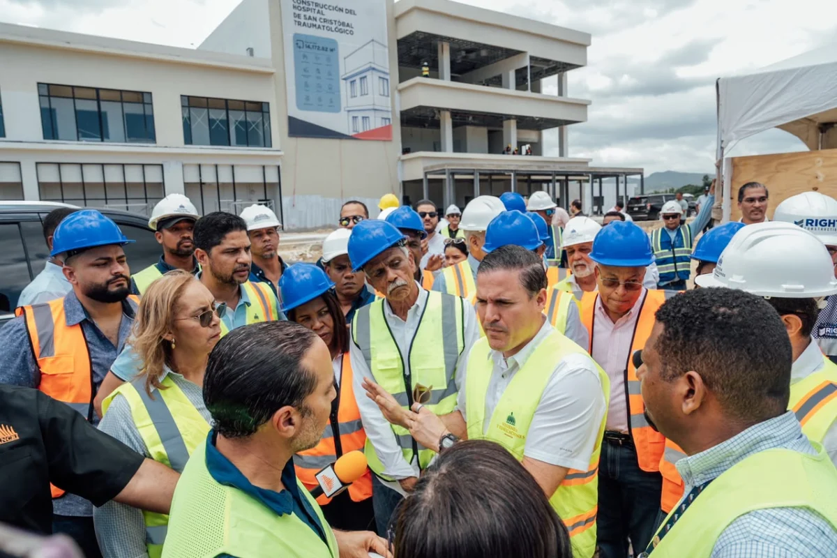 Ministro Jean Luis Rodríguez supervisa construcción del Hospital Traumatológico de San Cristóbal