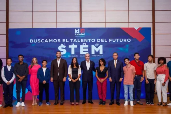 Abinader reconoce a más de 170 estudiantes por proyectos de ciencia y tecnología