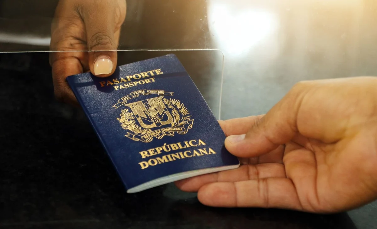 Dominicanos con pasaporte electrónico podrán usar autogates sin registro previo