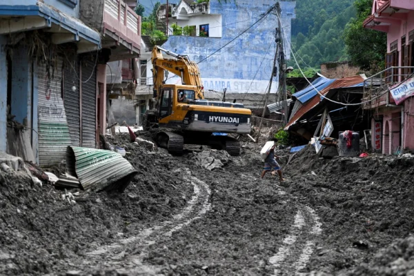 Nepal eleva a 903 los muertos y a 4,247 los desaparecidos por la violenta riada