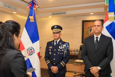 Faride encabeza traspaso de mando y posesiona a Ernesto Rodríguez García como director general de la Policía Nacional