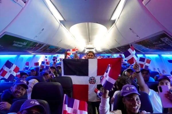 Arajet y Ron Ozama llevan el orgullo dominicano a 30,000 pies de altura rumbo al Dominican Day Parade