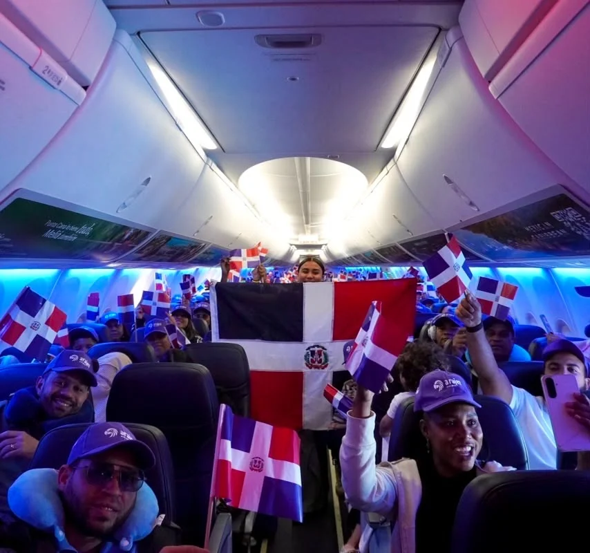 Arajet y Ron Ozama llevan el orgullo dominicano a 30,000 pies de altura rumbo al Dominican Day Parade
