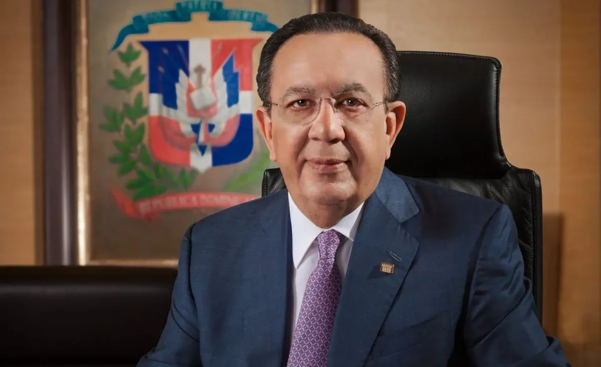 Héctor Valdez Albizu seguirá al frente del Banco Central