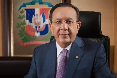 Héctor Valdez Albizu seguirá al frente del Banco Central
