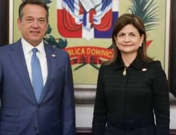 Raquel Peña juramenta a Ito Bisonó como el nuevo ministro de Relaciones Exteriores
