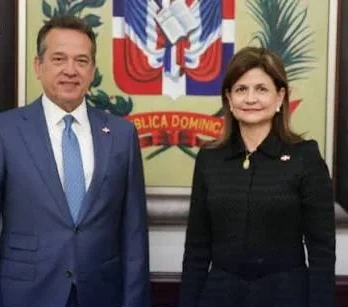 Raquel Peña juramenta a Ito Bisonó como el nuevo ministro de Relaciones Exteriores