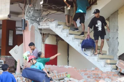 Indonesia eleva a 68 los muertos y a 213 los heridos tras terremoto