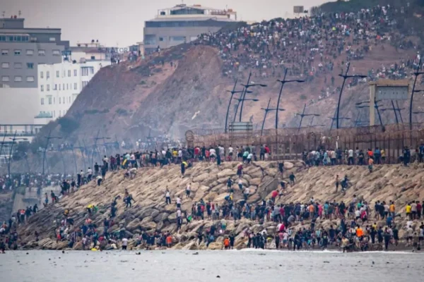 Marruecos procesa a 25 personas por organizar cruces clandestinos a Ceuta
