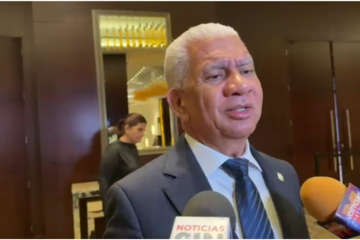 Ricardo de los Santos dice suspensión a empresas de senadores no es una sanción
