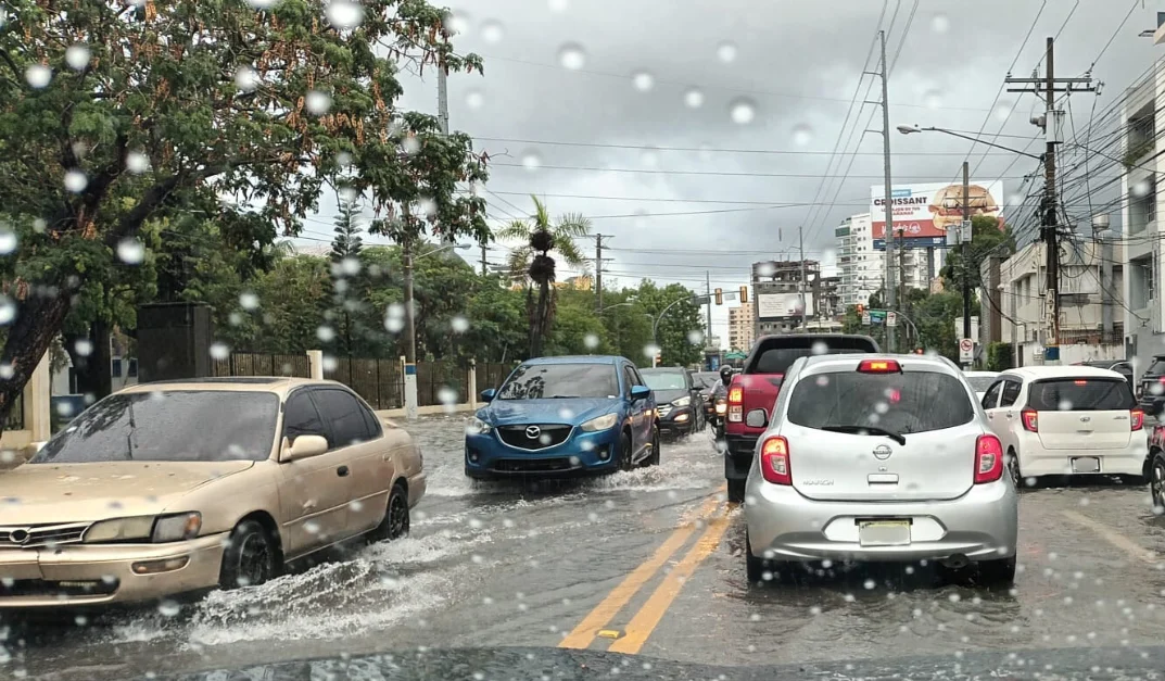 Se prevé aguaceros este miércoles por onda tropical y vaguada