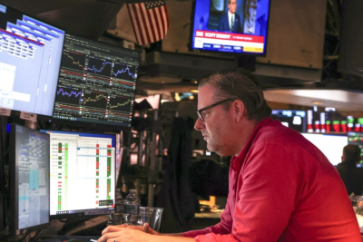 Wall Street abre en rojo tras subida del petróleo al reanudarse ataques entre EE.UU. e Irán