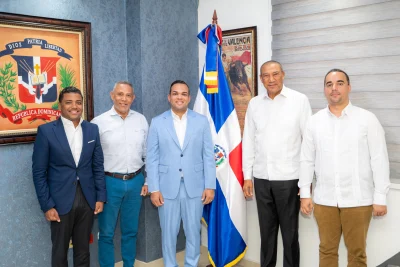 Elmerk Jonas se reúne con senadores y anuncia preparación del primer Foro Legislativo Plus