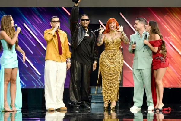 Santiago Matías, Arlene MC, Jey One y La Más Doll ganan en Premios Juventud 2026