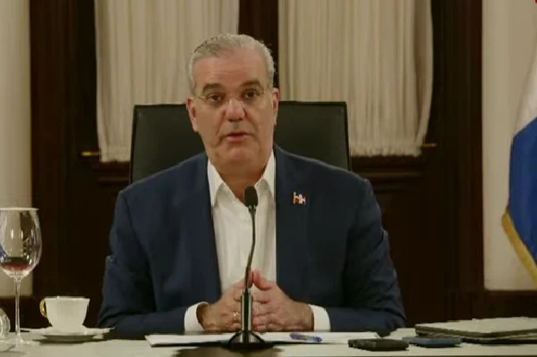 Abinader destaca aumento salarial y modernización de la Policía Nacional