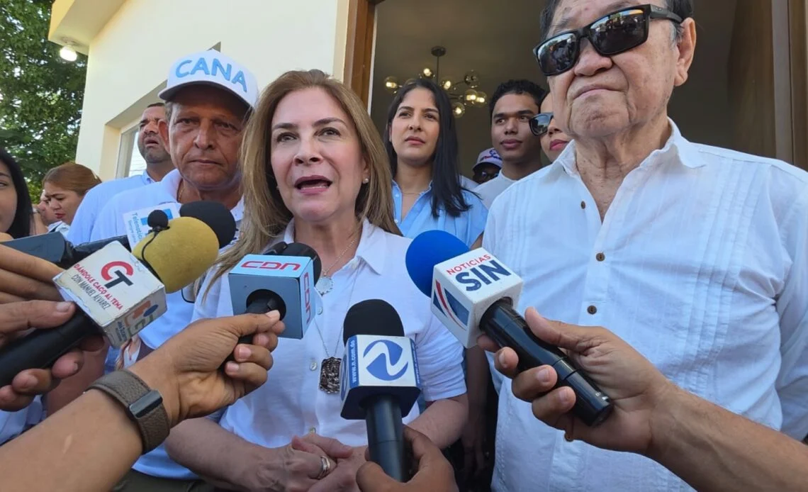 Carolina Mejía plantea complementar verja fronteriza con un “muro económico” en Dajabón