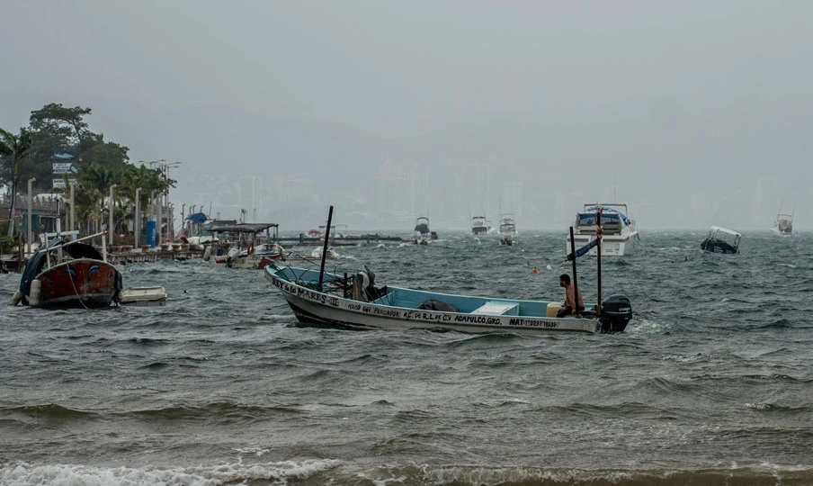 Huracán Polo mantiene su fuerza como categoría 5 frente a las costas del Pacífico mexicano