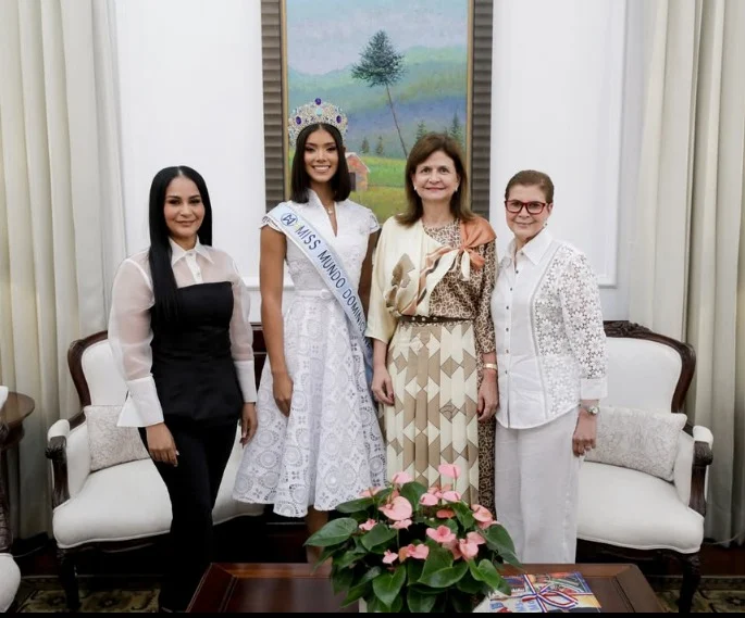Raquel Peña felicita a la Miss Mundo 2026: “Todos celebramos contigo este momento!