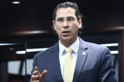Diputado de la Fuerza del Pueblo denuncia incumplimiento del Gobierno en construcción de viviendas