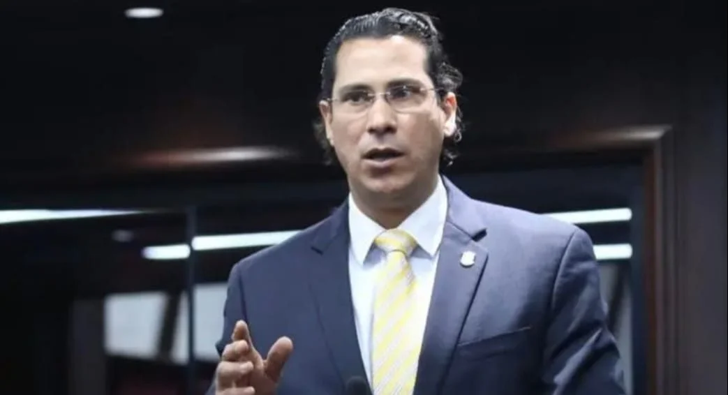 Diputado de la Fuerza del Pueblo denuncia incumplimiento del Gobierno en construcción de viviendas
