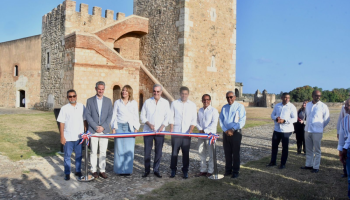 Abinader y Collado inauguran obras de electromovilidad y entregan renovado Museo Alcázar de Colón