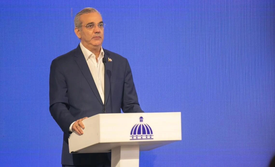 Abinader asegura que llegada de Viettel impulsará competencia y reducirá precios en RD