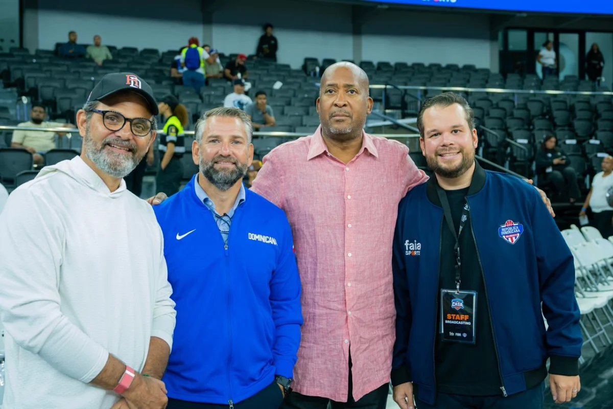 Vicepresidente Ejecutivo de los Knicks visita RD y disfrutó del partido de RD vs Chile