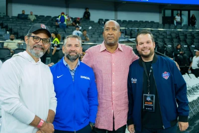 Vicepresidente Ejecutivo de los Knicks visita RD y disfrutó del partido de RD vs Chile