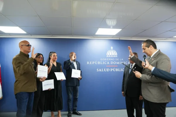 Víctor Atallah juramenta 43 comités para prevenir infecciones asociadas a la atención de salud
