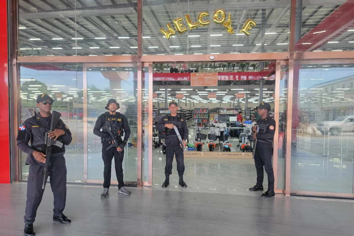 MICM y CECCOM continúan intervenciones en comercios chinos de Santiago
