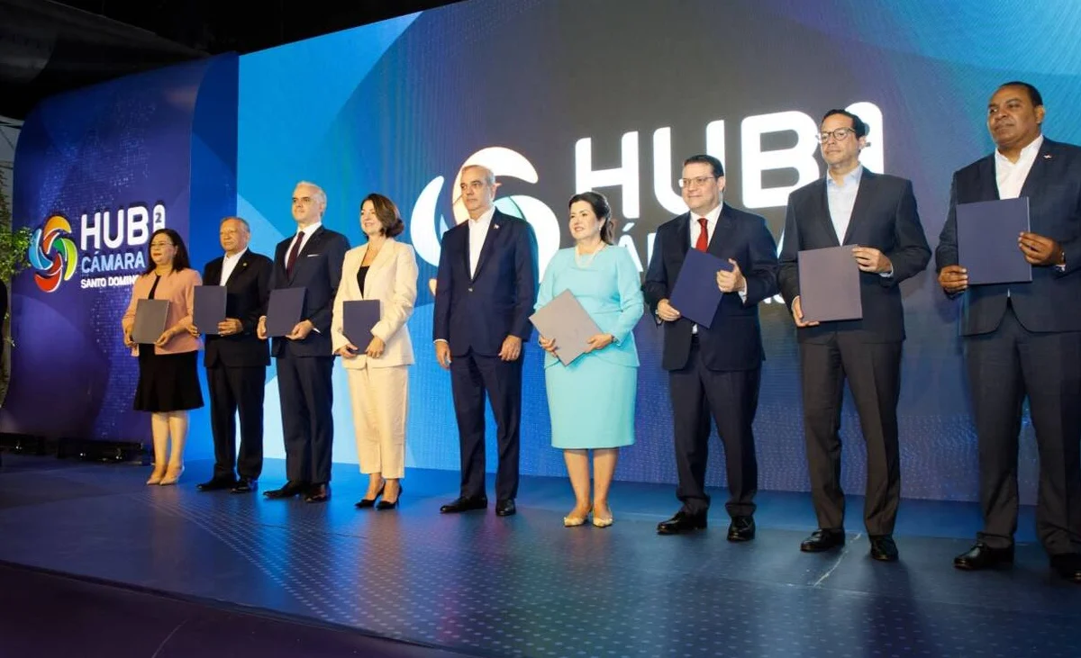 Gobierno dominicano y Amazon lanzan programa de 50,000 becas para formar en IA