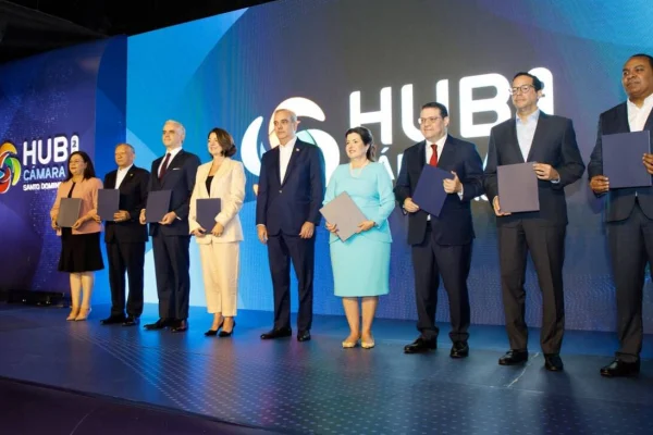 Gobierno dominicano y Amazon lanzan programa de 50,000 becas para formar en IA