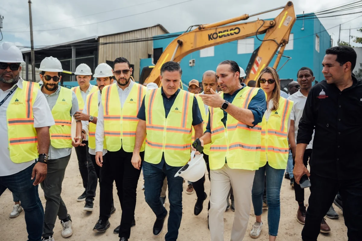 Ministro Jean Luis Rodríguez supervisa intervención integral en sector Los Praditos, en el DN