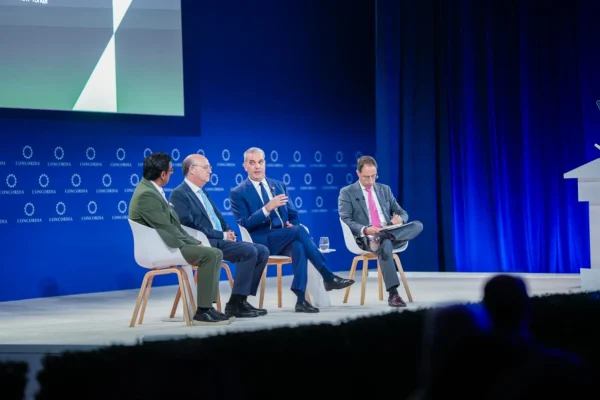 Abinader y vicepresidente de Colombia destacan oportunidades de turismo e inversión entre ambos países