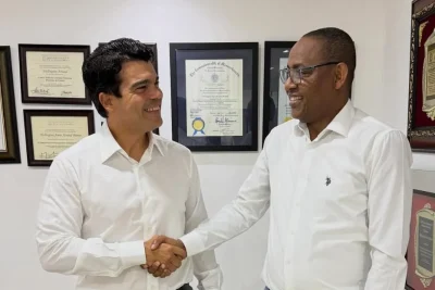 Carlos Sánchez se suma al proyecto de Wellington Arnaud y refuerza su estructura política en el Distrito Nacional