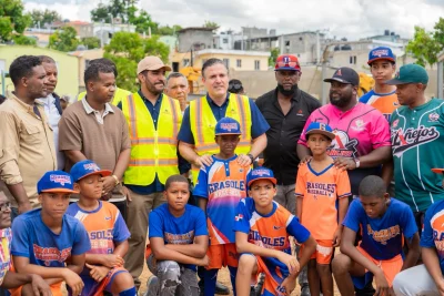 Jean Luis Rodríguez supervisa obras en Santo Domingo Norte y Los Girasoles