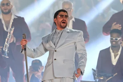 Bad Bunny gana su primer Emmy gracias a su espectáculo de medio tiempo de la Super Bowl