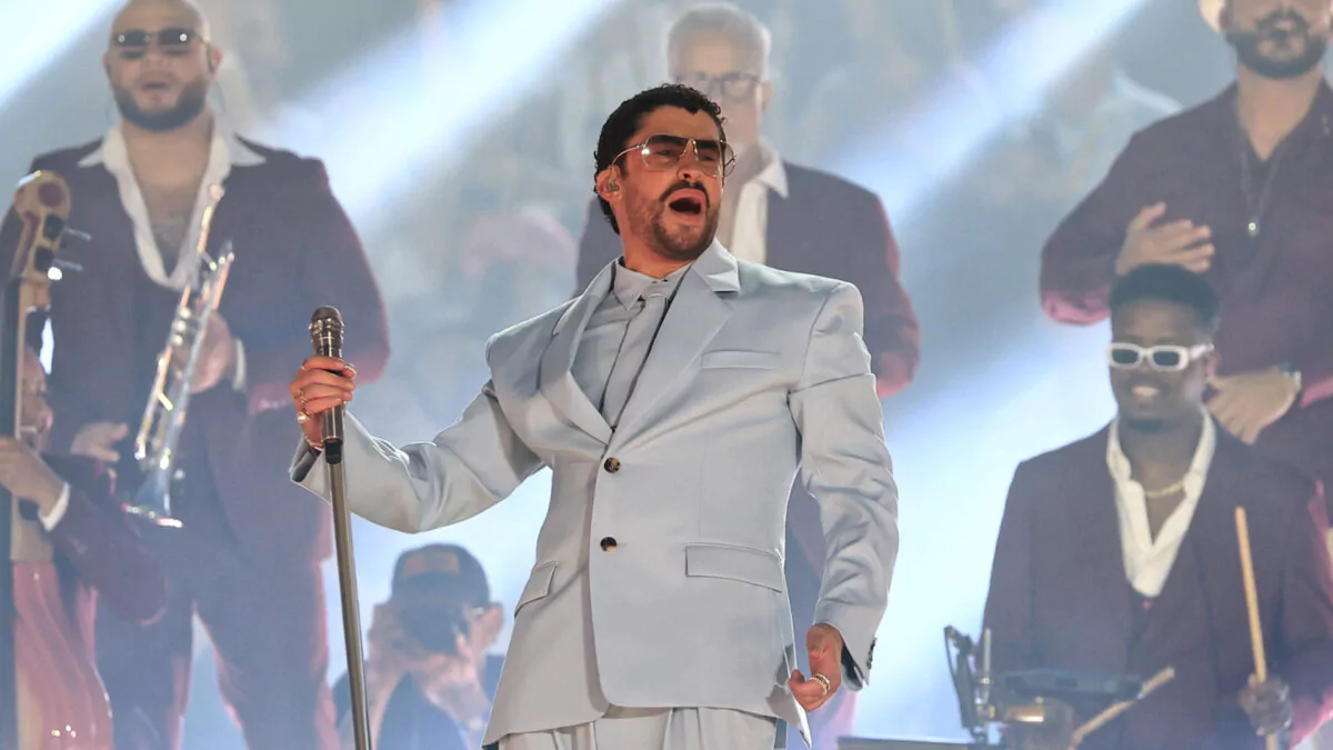 Bad Bunny gana su primer Emmy gracias a su espectáculo de medio tiempo de la Super Bowl