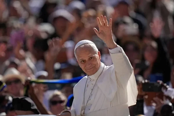 León XIV marca camino a la Iglesia al reunirse con víctimas de abusos en Francia y España