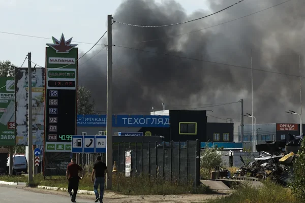 Elevan a 12 el número de muertos en nuevo ataque ruso contra Kiev y sus alrededores