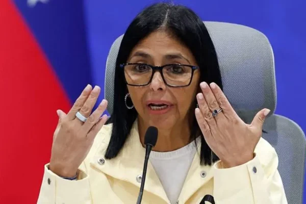 Delcy Rodríguez dice que la Venezuela petrolera ayudará a equilibrar la economía mundial