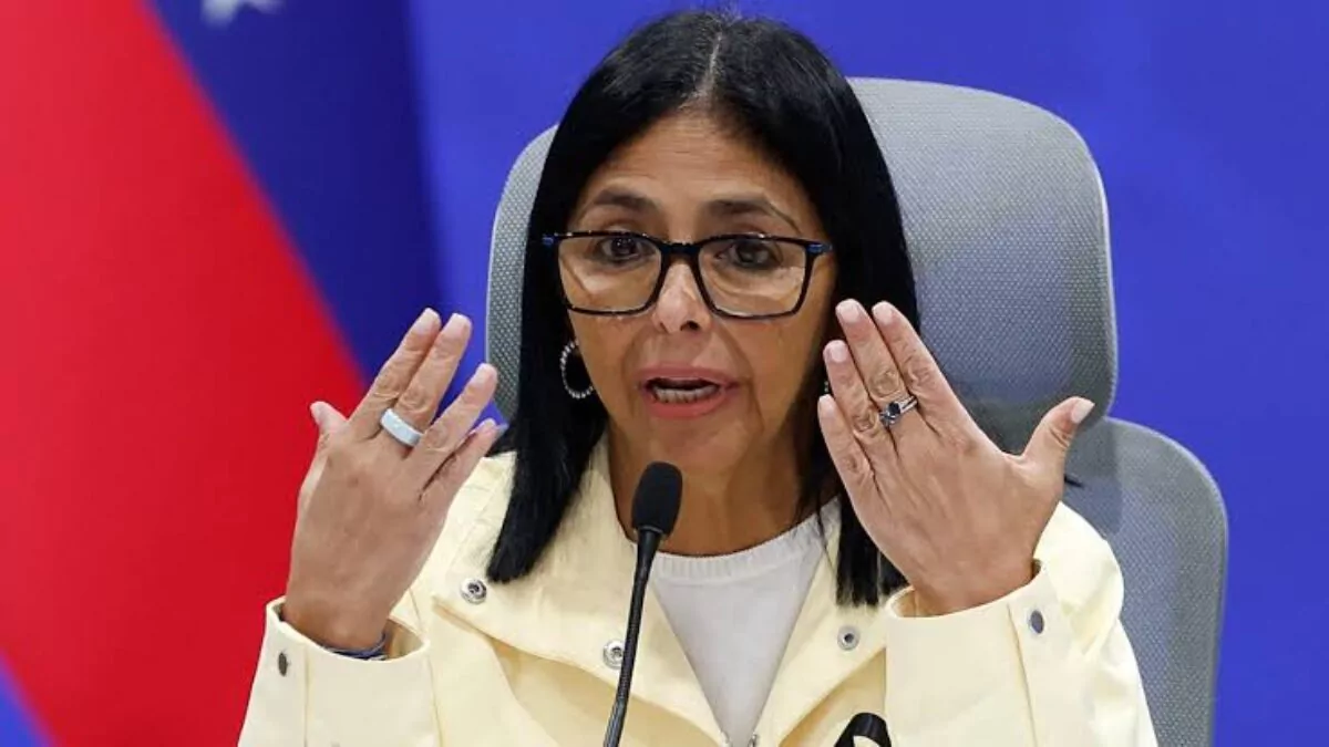 Delcy Rodríguez dice que la Venezuela petrolera ayudará a equilibrar la economía mundial