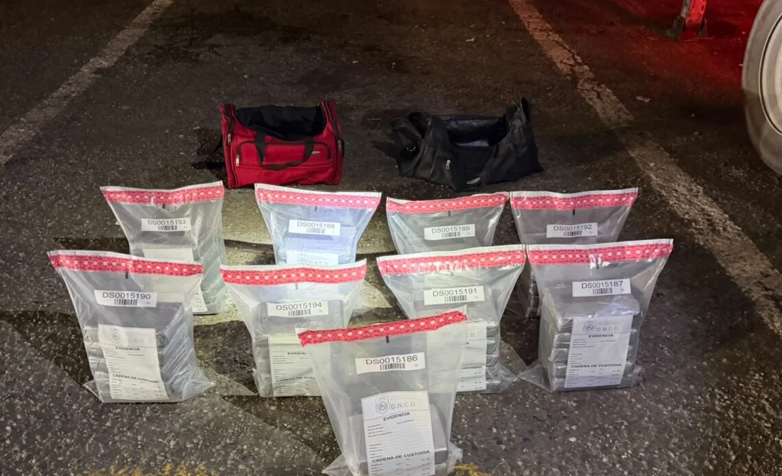 DNCD incauta 42 paquetes de presunta cocaína en Puerto Caucedo; arrestan a un empleado