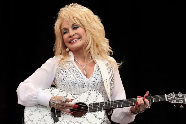 Dolly Parton viajó en secreto a Alemania para someterse a un tratamiento contra el cáncer