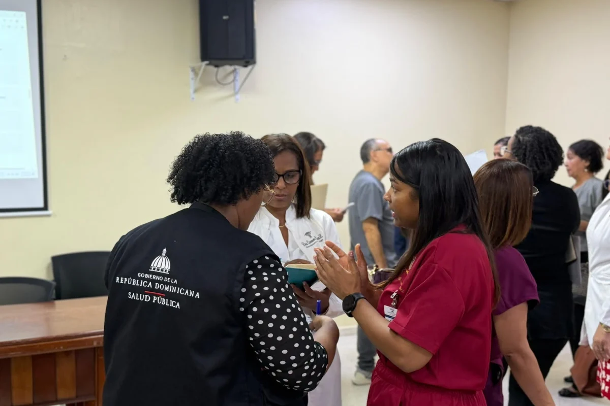 Salud Pública mantiene desplegados cinco equipos especializados para fortalecer atención materna y neonatal en hospitales