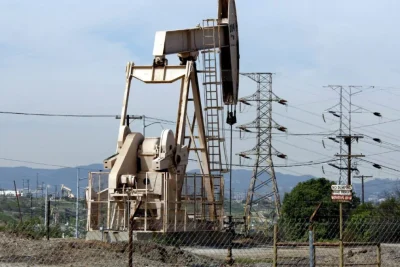 El petróleo de Texas sube un 1.48 %, hasta 90.70 dólares, pendiente de Oriente Medio