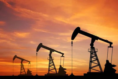 Petróleo de Texas supera los US$104 y eleva presión sobre los combustibles y finanzas de RD