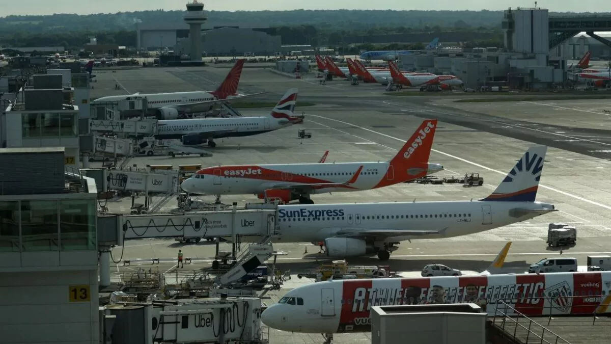 Más de 2,000 vuelos cancelados en Reino Unido en apenas dos días por un problema técnico