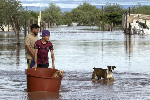 Tormenta tropical Polo causa inundaciones y cientos de damnificadas en noroeste de México